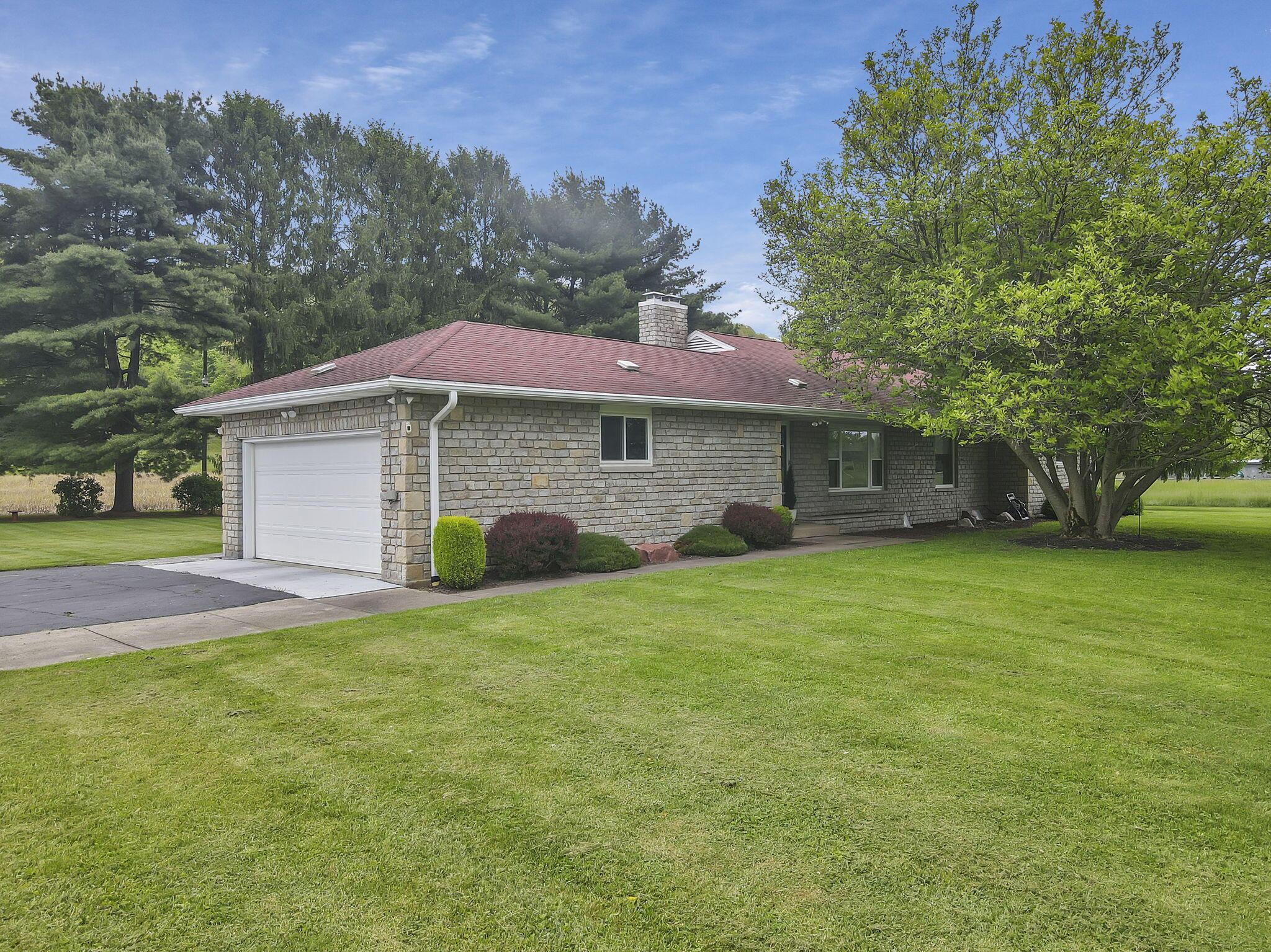 36718 Hocking Drive, Logan, Ohio image 3