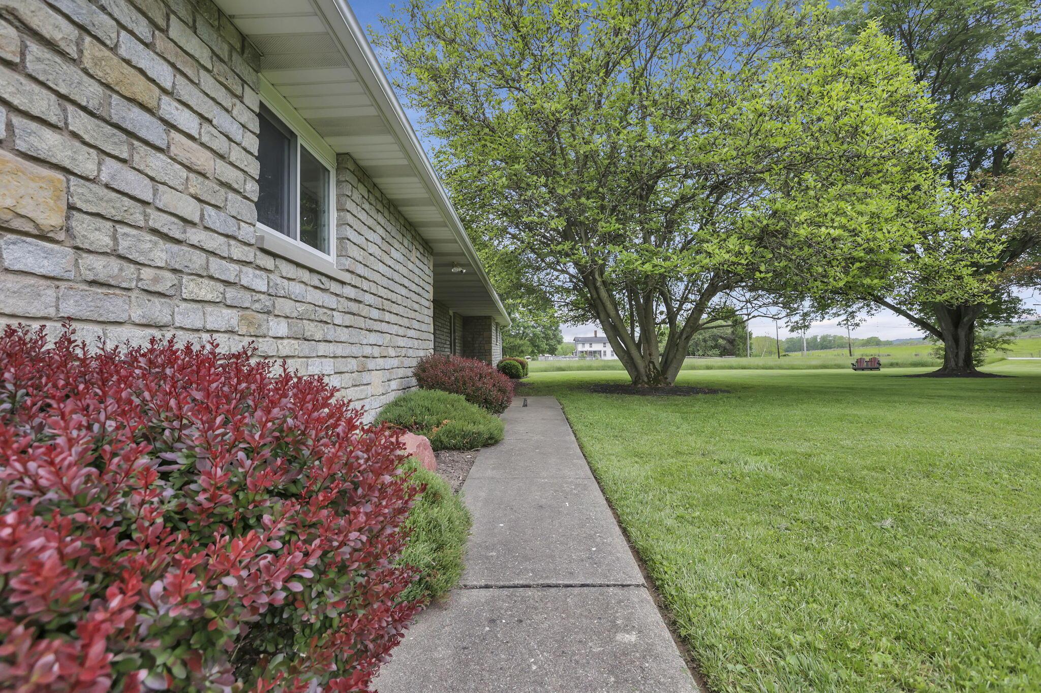 36718 Hocking Drive, Logan, Ohio image 5