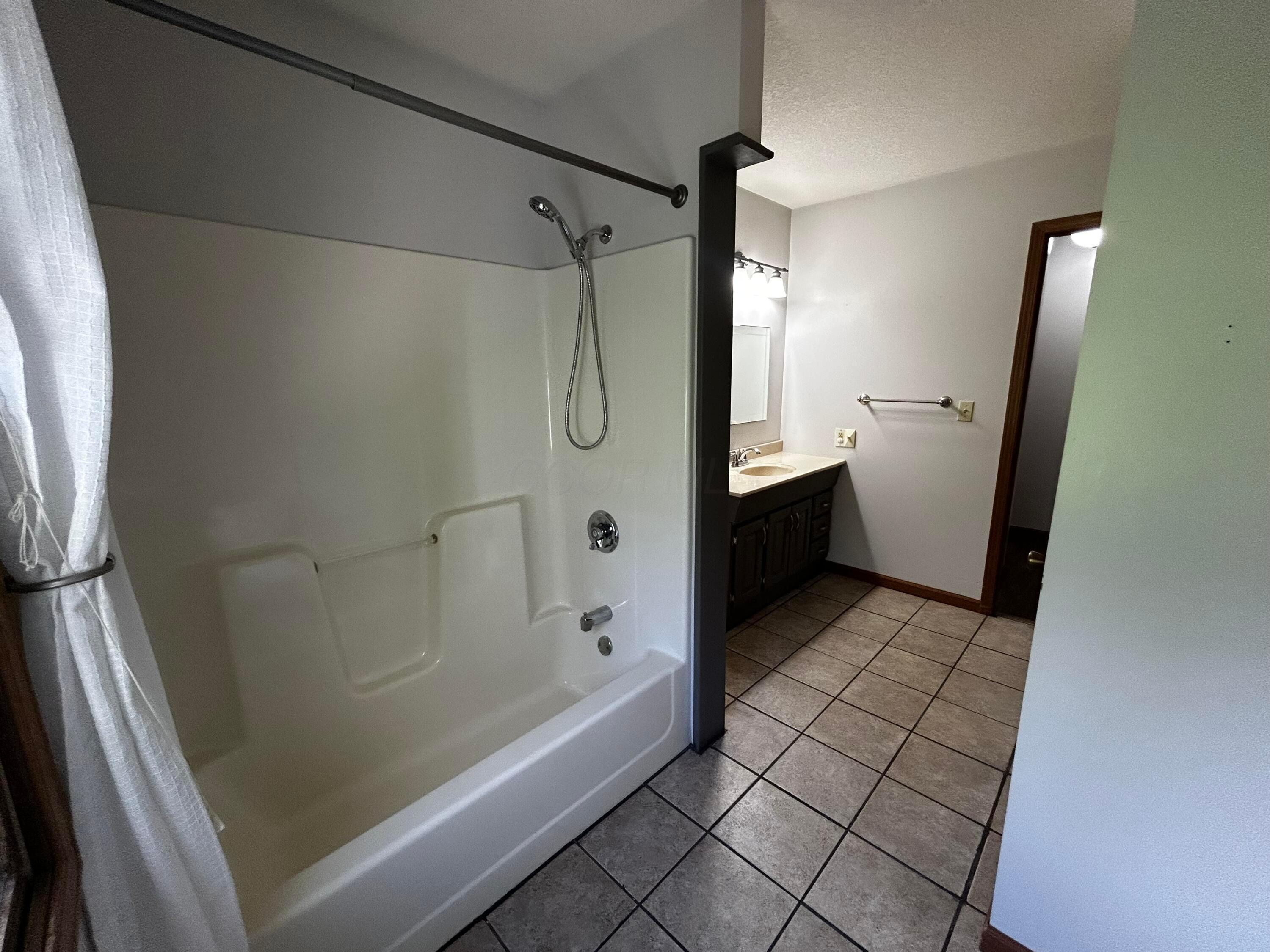 12601 Vincent Road, Mount Vernon, Ohio image 24
