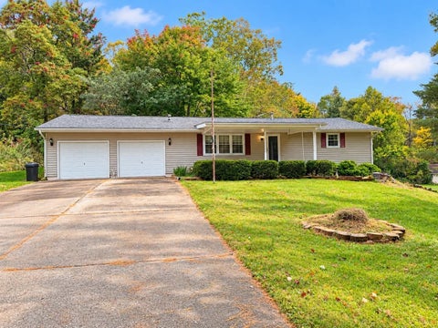 Photo of 2049 Boving Road SW, Lancaster, OH 43130 (MLS # 226039002)