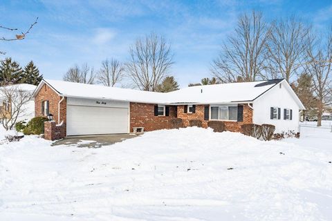 Photo of 460 Willow Run Drive, Pickerington, OH 43147 (MLS # 226003317)