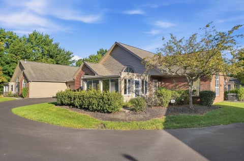 Photo of 479 Mallet Place W 29 #29, Gahanna, OH 43230 (MLS # 226035305)