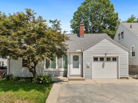 Photo of 122 W Henderson Road, Columbus, OH 43214 (MLS # 225027831)