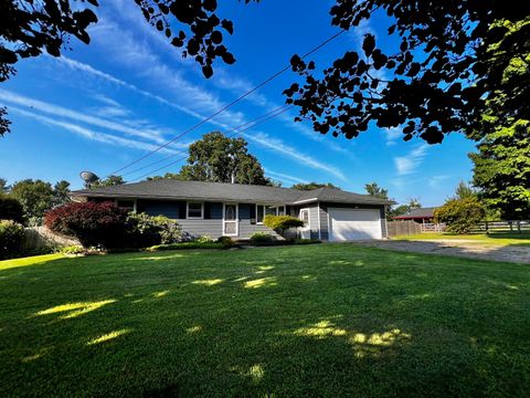 Homes For Sale - 18396 Hall Drive<br/> Mount Vernon, OH 43050