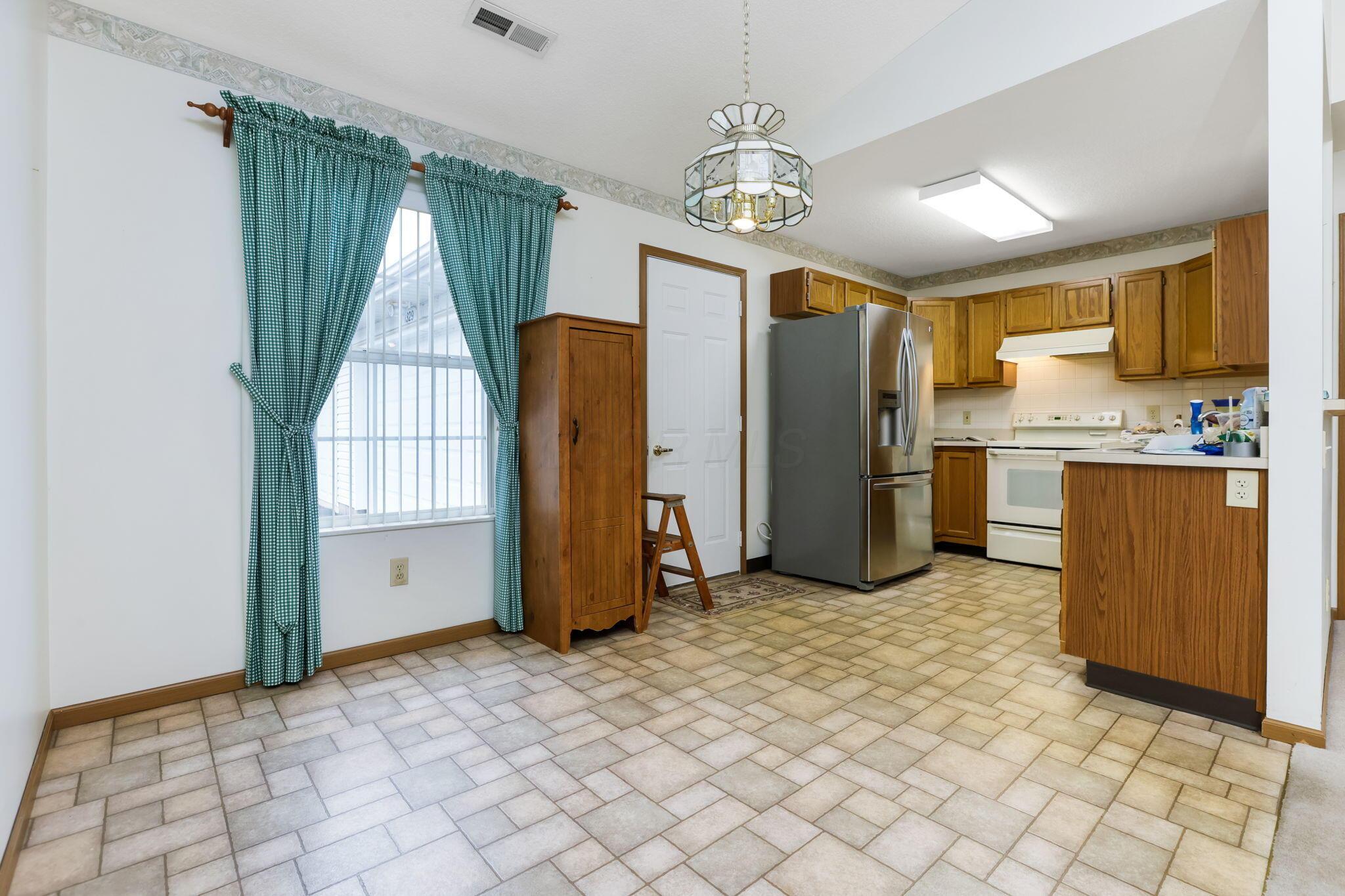 1329 Hillview Circle, Newark, Ohio image 17