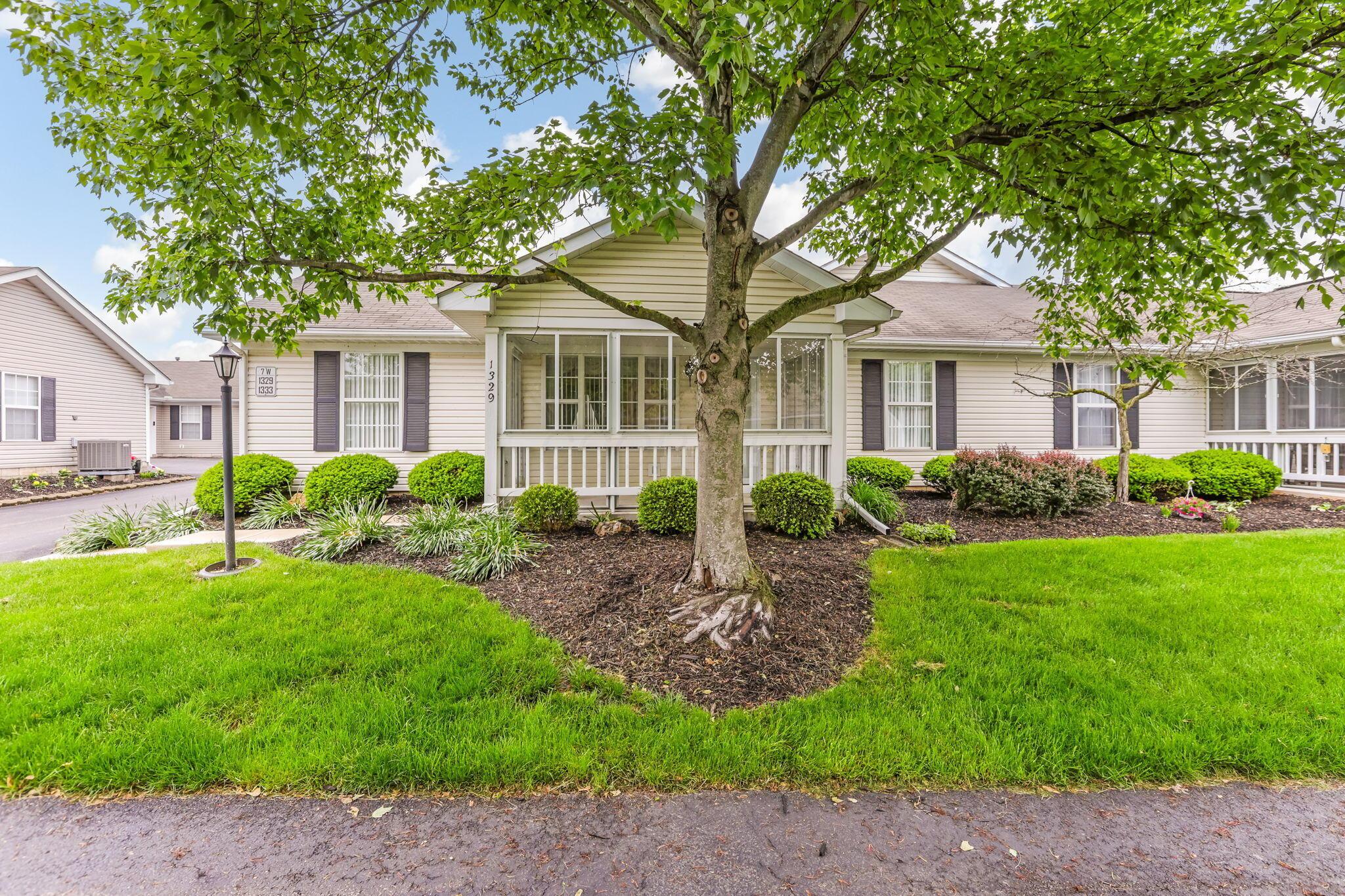 1329 Hillview Circle, Newark, Ohio image 2