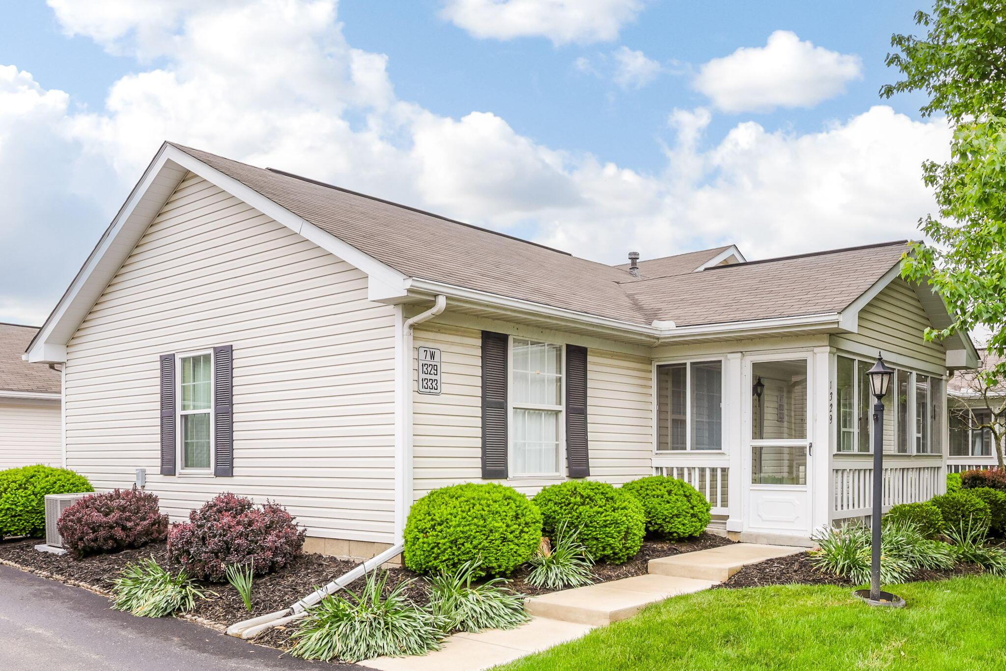 1329 Hillview Circle, Newark, Ohio image 3