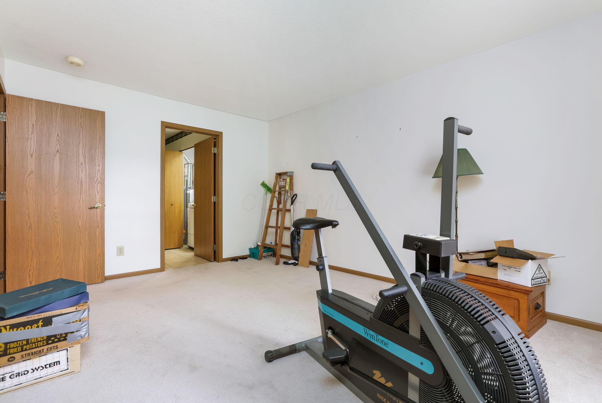 1329 Hillview Circle, Newark, Ohio image 25