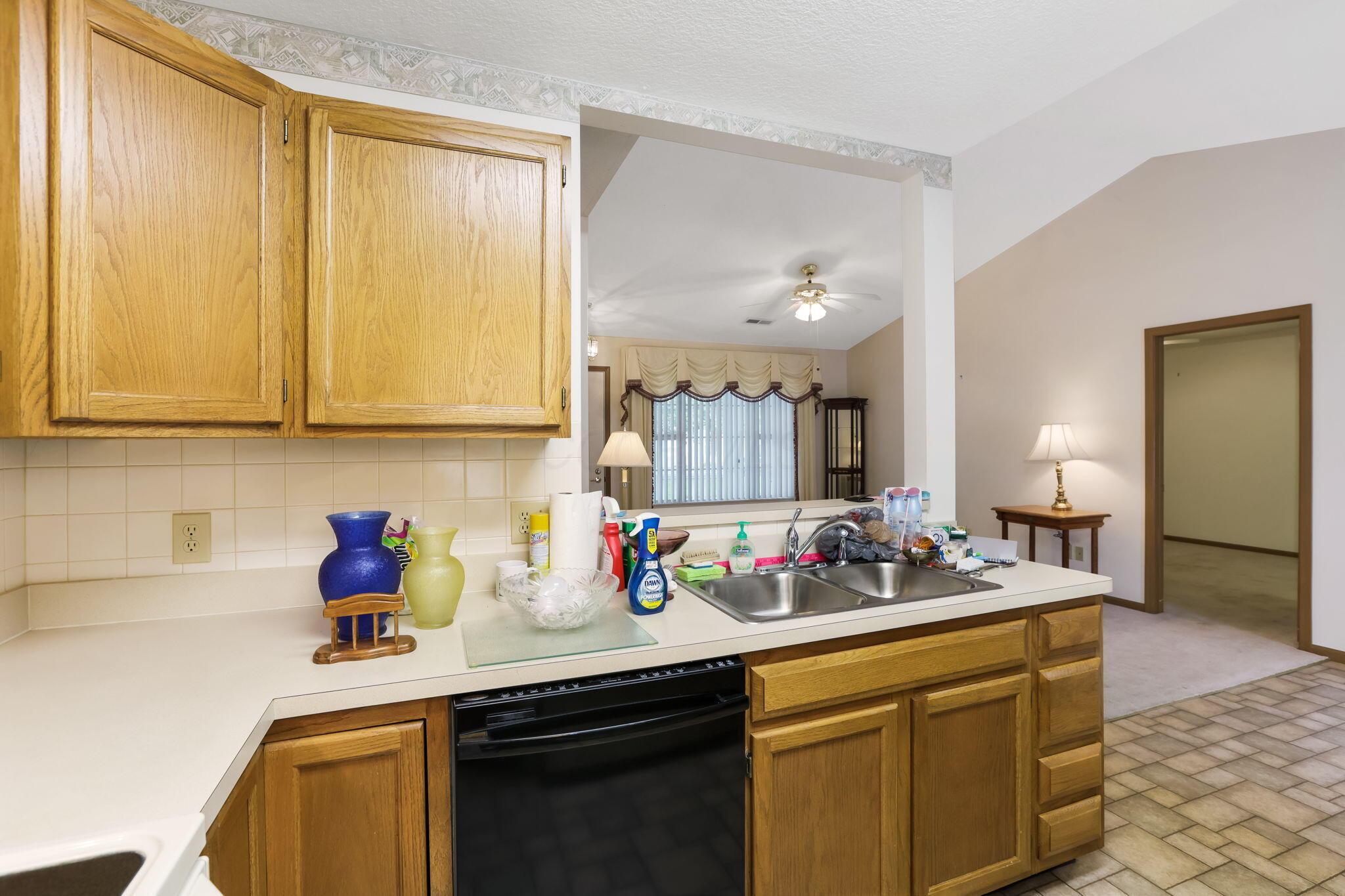 1329 Hillview Circle, Newark, Ohio image 19