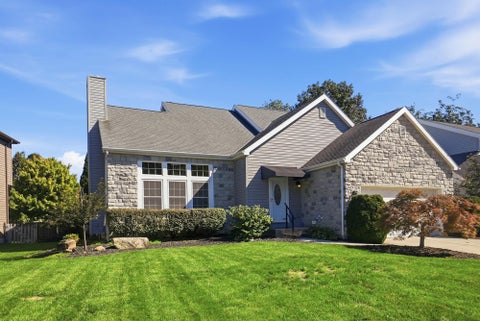 Photo of 1564 Whitcombe Way, Columbus, OH 43228 (MLS # 226037342)