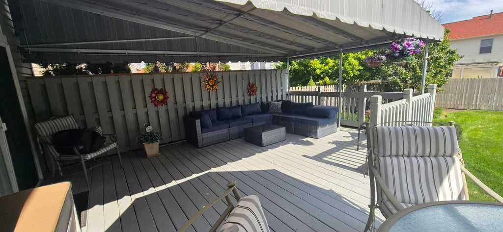 Photo of 1564 Whitcombe Way, Columbus, OH 43228 (MLS # 226037342)