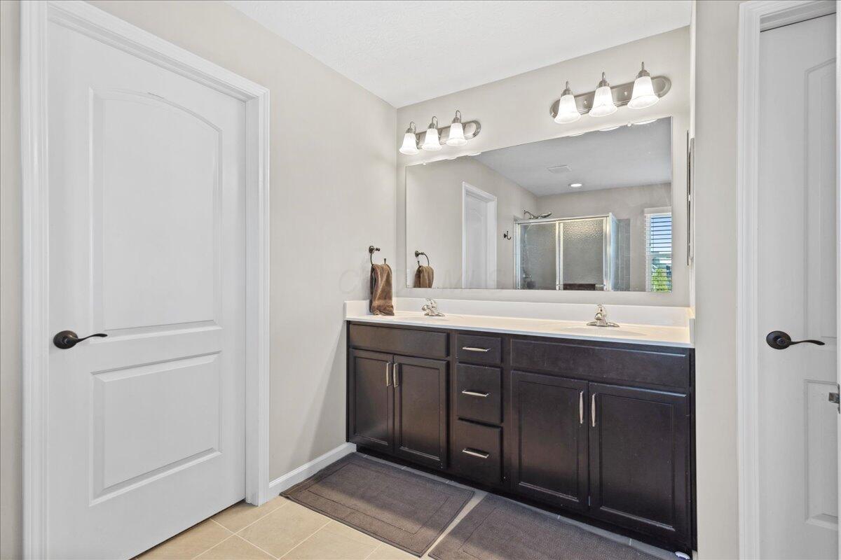 5922 Blue Star Drive, Grove City, Ohio image 38
