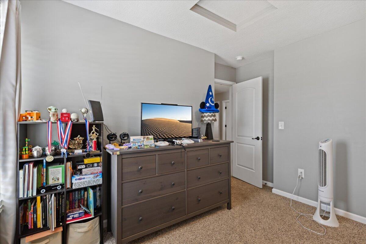 5922 Blue Star Drive, Grove City, Ohio image 33
