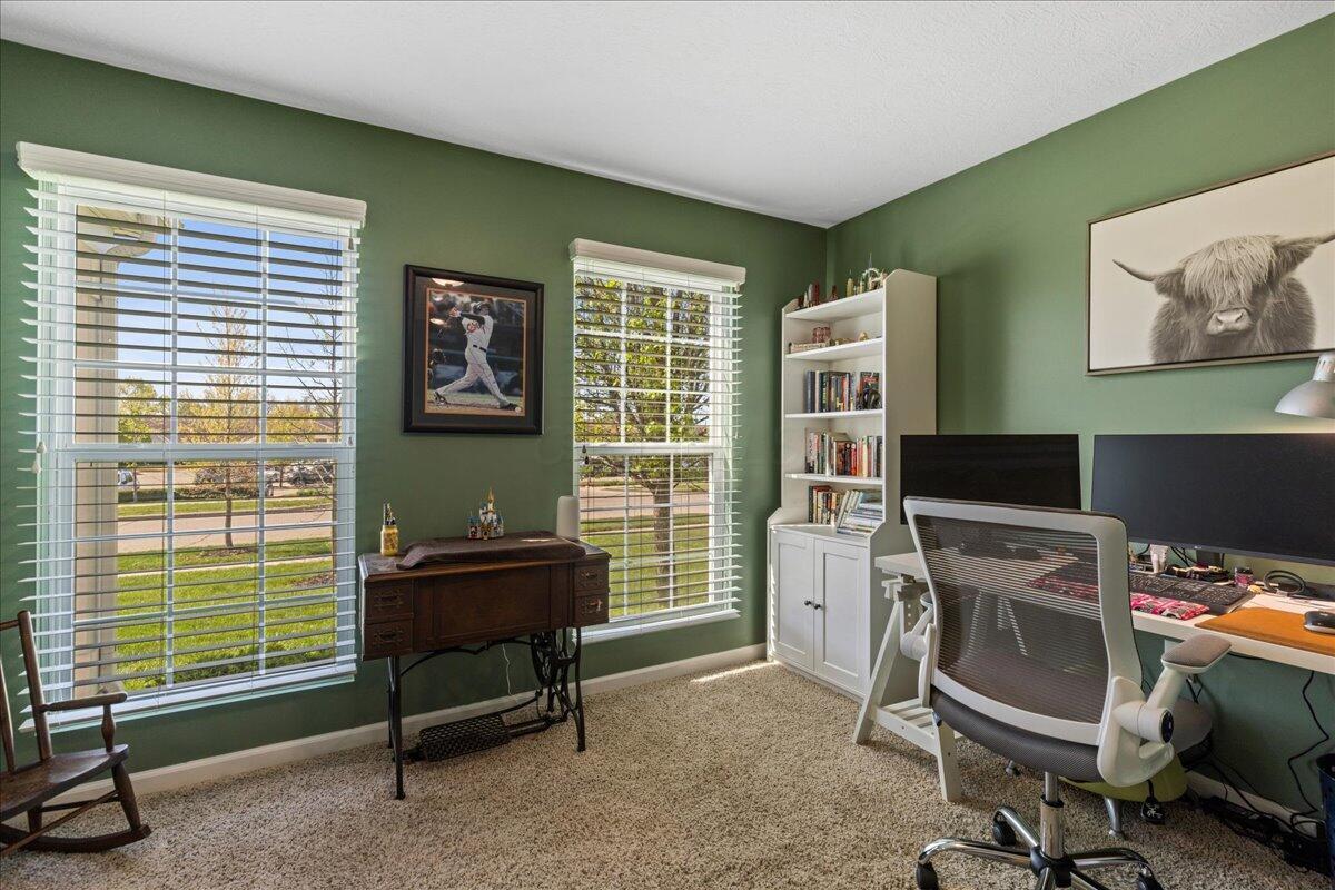 5922 Blue Star Drive, Grove City, Ohio image 18