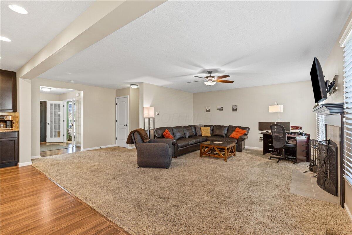 5922 Blue Star Drive, Grove City, Ohio image 25