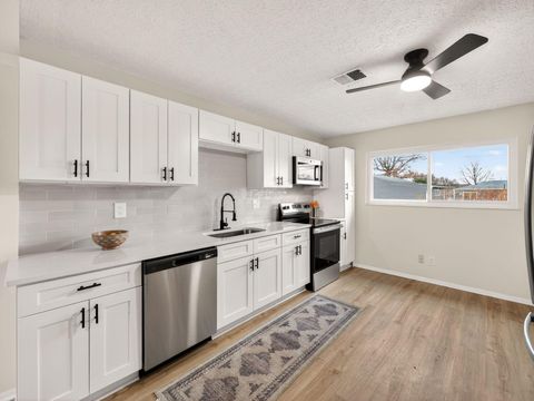 Tiny photo for 3105 Wessex Court, Columbus, OH 43232 (MLS # 225045455)