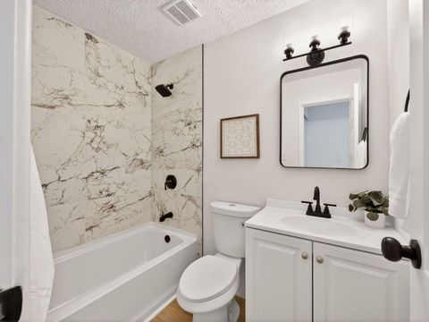 Tiny photo for 3105 Wessex Court, Columbus, OH 43232 (MLS # 225045455)