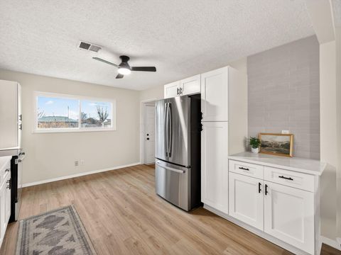 Tiny photo for 3105 Wessex Court, Columbus, OH 43232 (MLS # 225045455)