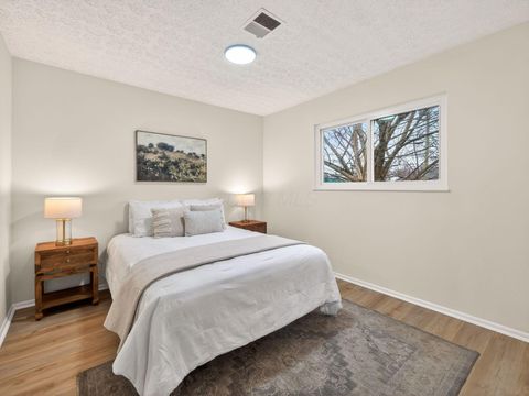 Tiny photo for 3105 Wessex Court, Columbus, OH 43232 (MLS # 225045455)