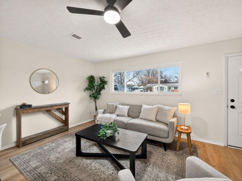 Tiny photo for 3105 Wessex Court, Columbus, OH 43232 (MLS # 225045455)