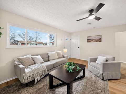 Tiny photo for 3105 Wessex Court, Columbus, OH 43232 (MLS # 225045455)