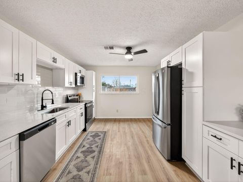 Tiny photo for 3105 Wessex Court, Columbus, OH 43232 (MLS # 225045455)