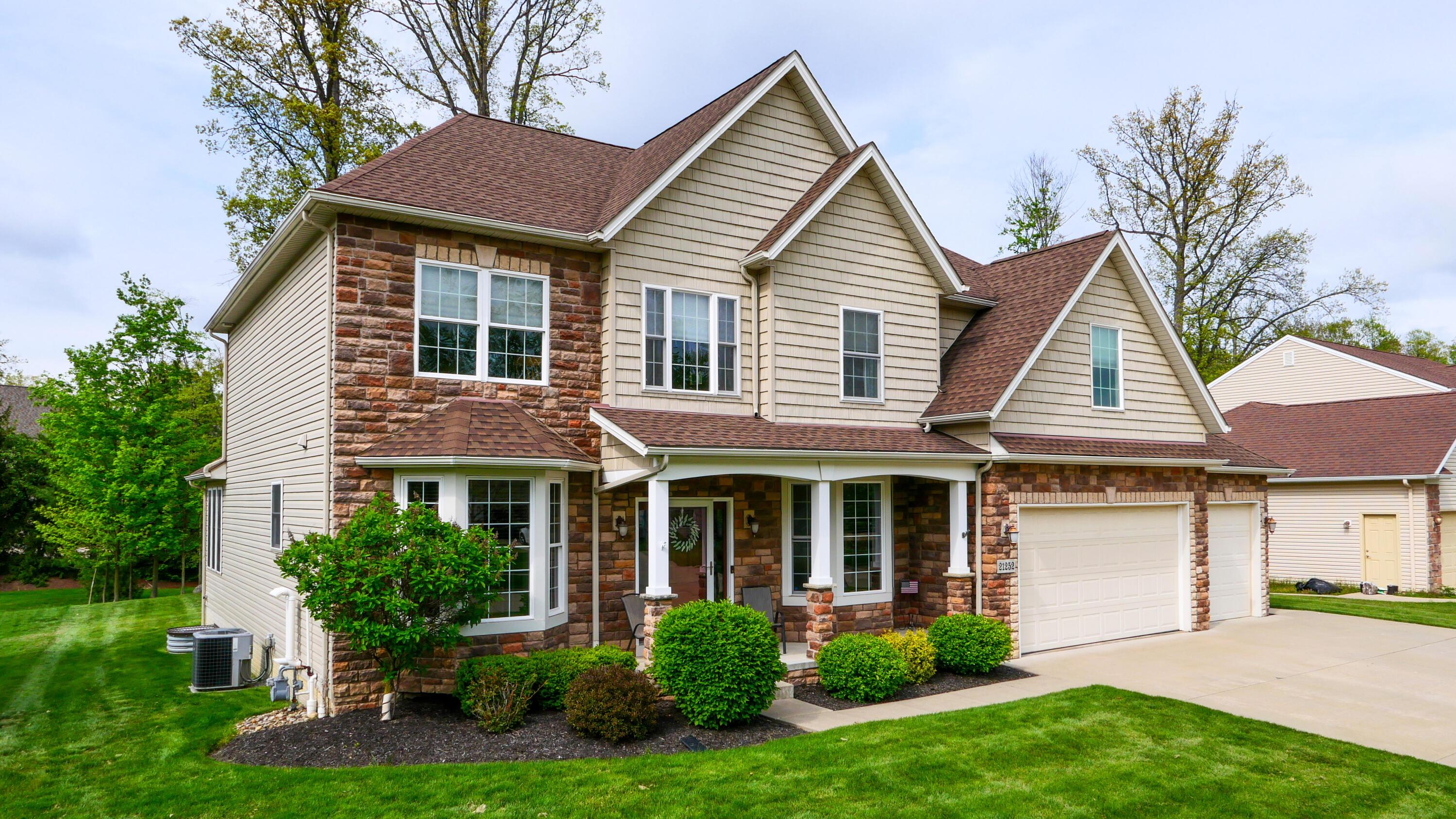 21252 Breckenridge Lane, Strongsville, Ohio image 3