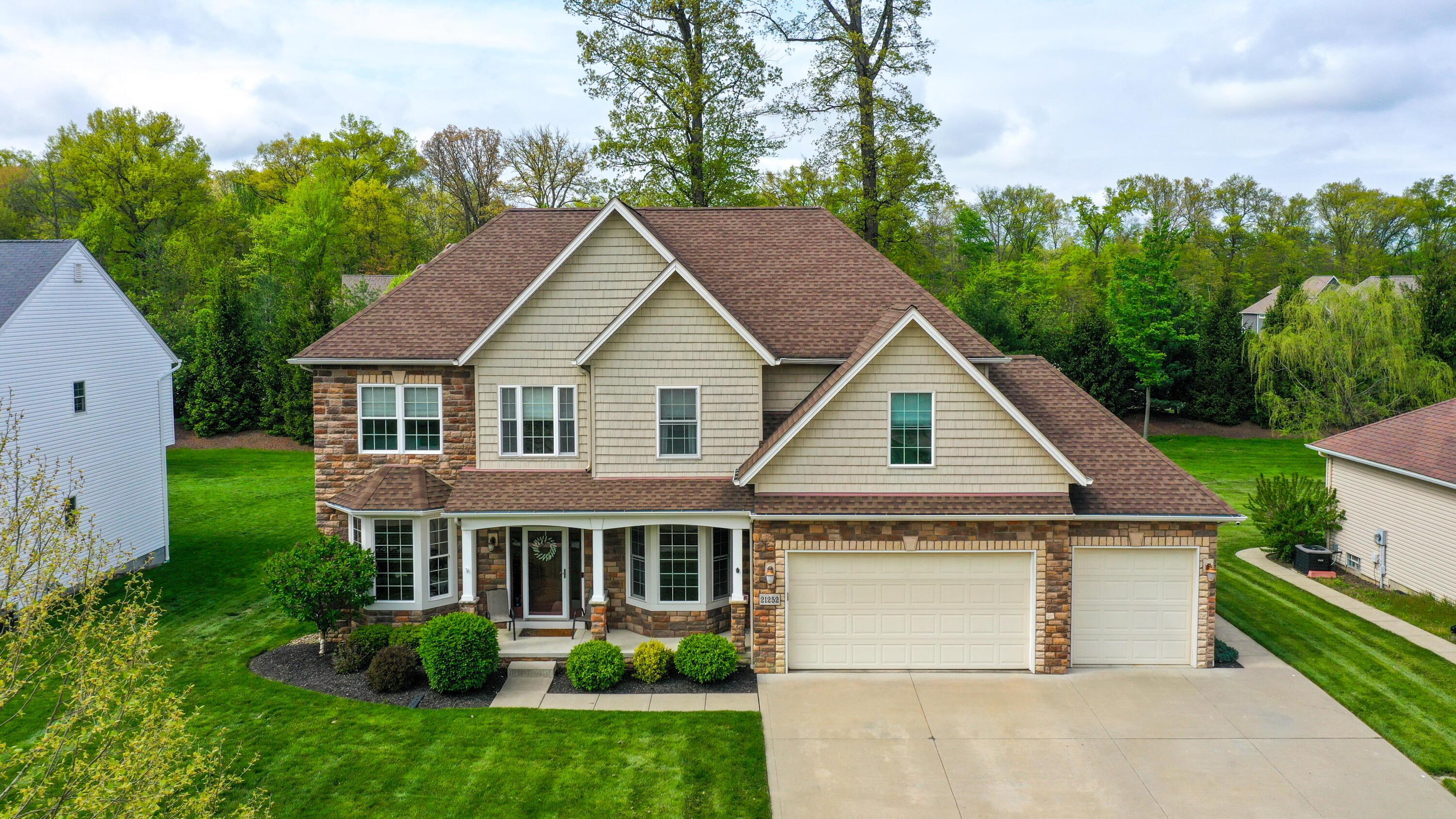 21252 Breckenridge Lane, Strongsville, Ohio image 2