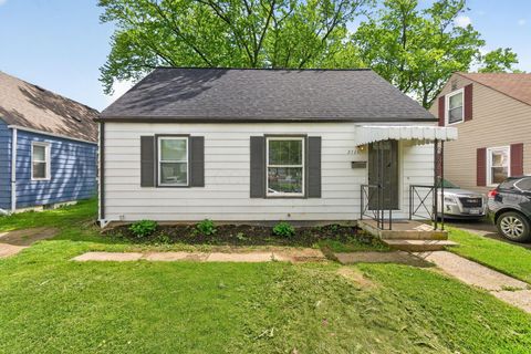 Photo of 2728 Atwood Terrace, Columbus, OH 43211 (MLS # 226013665)