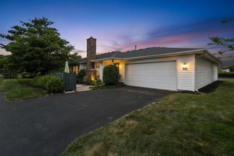 Photo of 2477 Crystal Springs Drive, Hilliard, OH 43026 (MLS # 226012489)