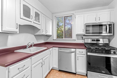 Tiny photo for 4067 Indianola Avenue 2B #2B, Columbus, OH 43214 (MLS # 226039595)