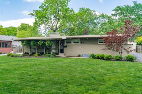 Photo of 2708 Mount Holyoke Road, Columbus, OH 43221 (MLS # 225036061)