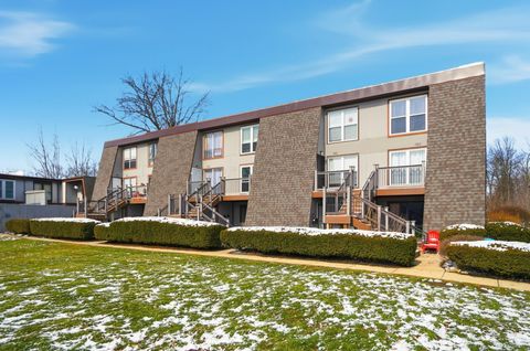 Photo of 736 Worthington Forest Place, Columbus, OH 43229 (MLS # 226005308)