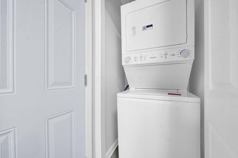 Tiny photo for 3333 Latonia Court, Columbus, OH 43232 (MLS # 225045155)