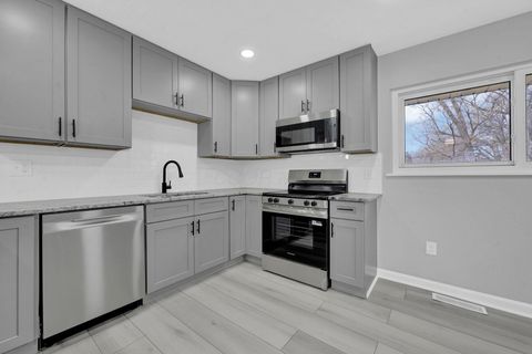 Tiny photo for 3333 Latonia Court, Columbus, OH 43232 (MLS # 225045155)