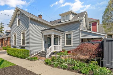 Photo of 576 S Grant Avenue, Columbus, OH 43206 (MLS # 226011349)
