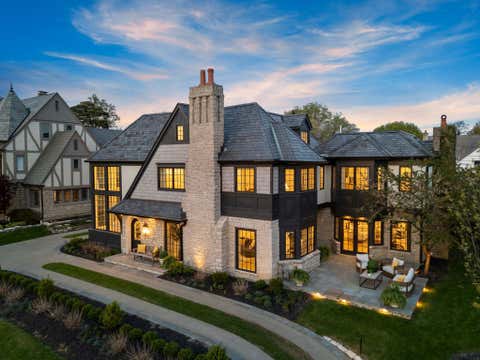 Photo of 2252 Club Road, Upper Arlington, OH 43221 (MLS # 226023934)
