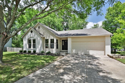 Photo of 28 Meadow View Court, Powell, OH 43065 (MLS # 226024567)