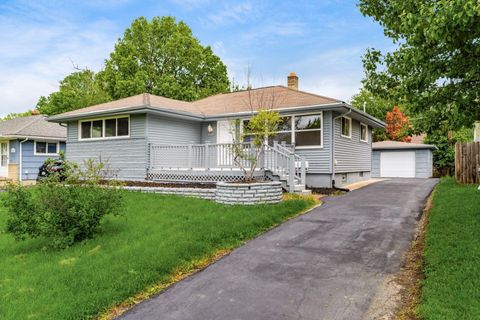 Photo of 2906 Ashby Road, Columbus, OH 43209 (MLS # 226014779)