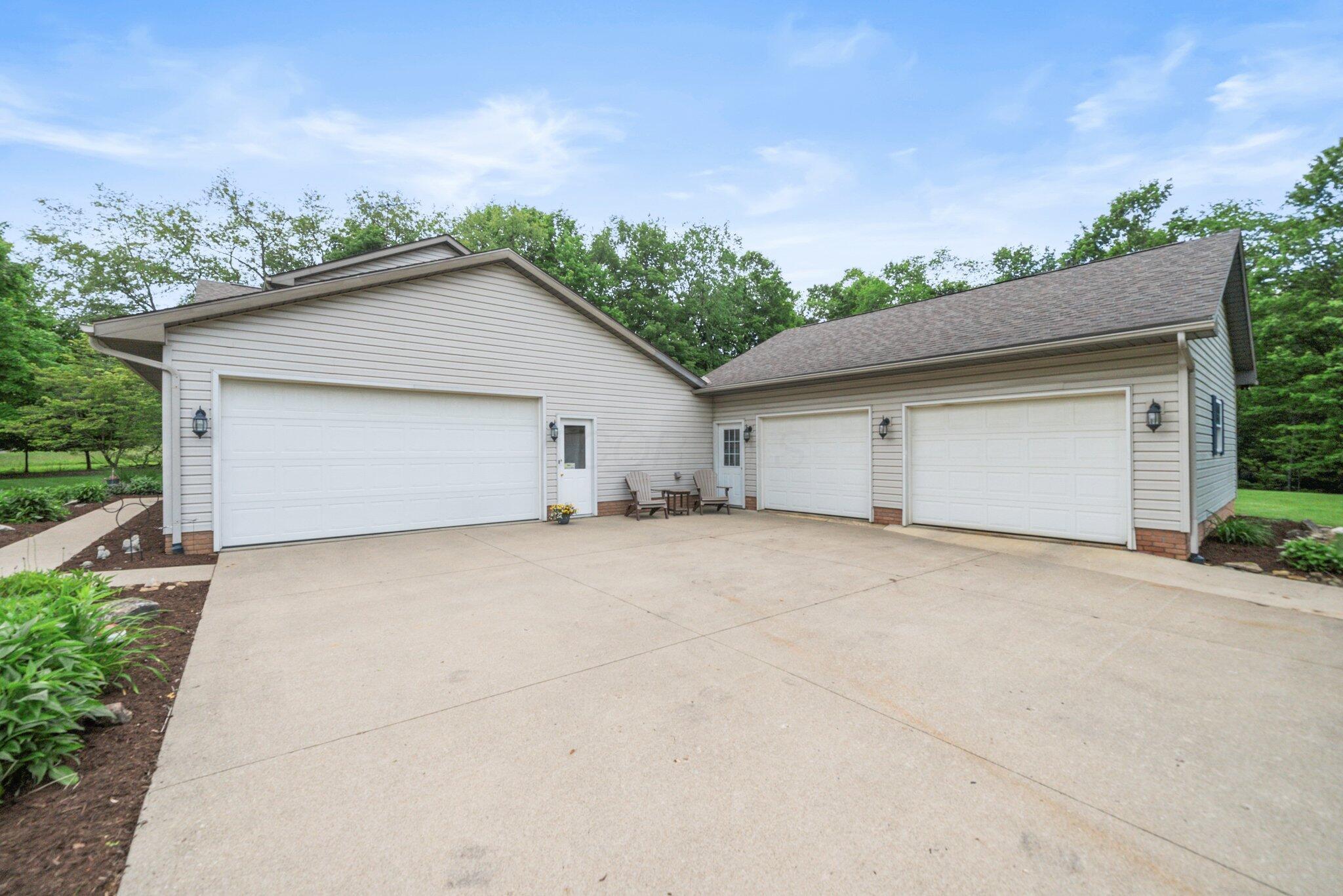 15121 Indian Hills Road, Mount Vernon, Ohio image 3