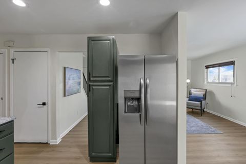 Tiny photo for 2947 E Mound Street, Columbus, OH 43209 (MLS # 226002382)