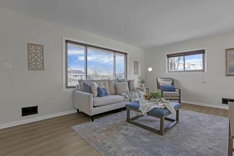 Tiny photo for 2947 E Mound Street, Columbus, OH 43209 (MLS # 226002382)