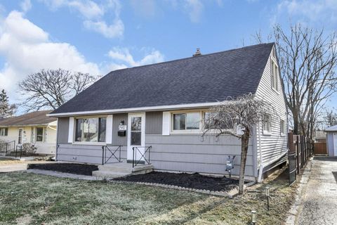 Tiny photo for 2947 E Mound Street, Columbus, OH 43209 (MLS # 226002382)