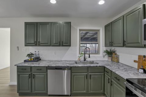 Tiny photo for 2947 E Mound Street, Columbus, OH 43209 (MLS # 226002382)