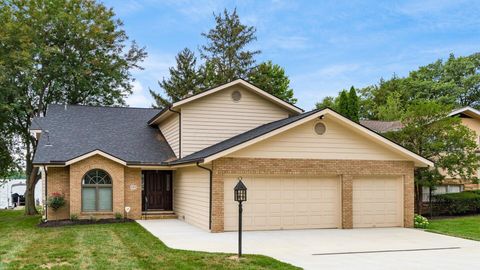 Photo of 385 Lakeshore Drive W, Hebron, OH 43025 (MLS # 226010556)