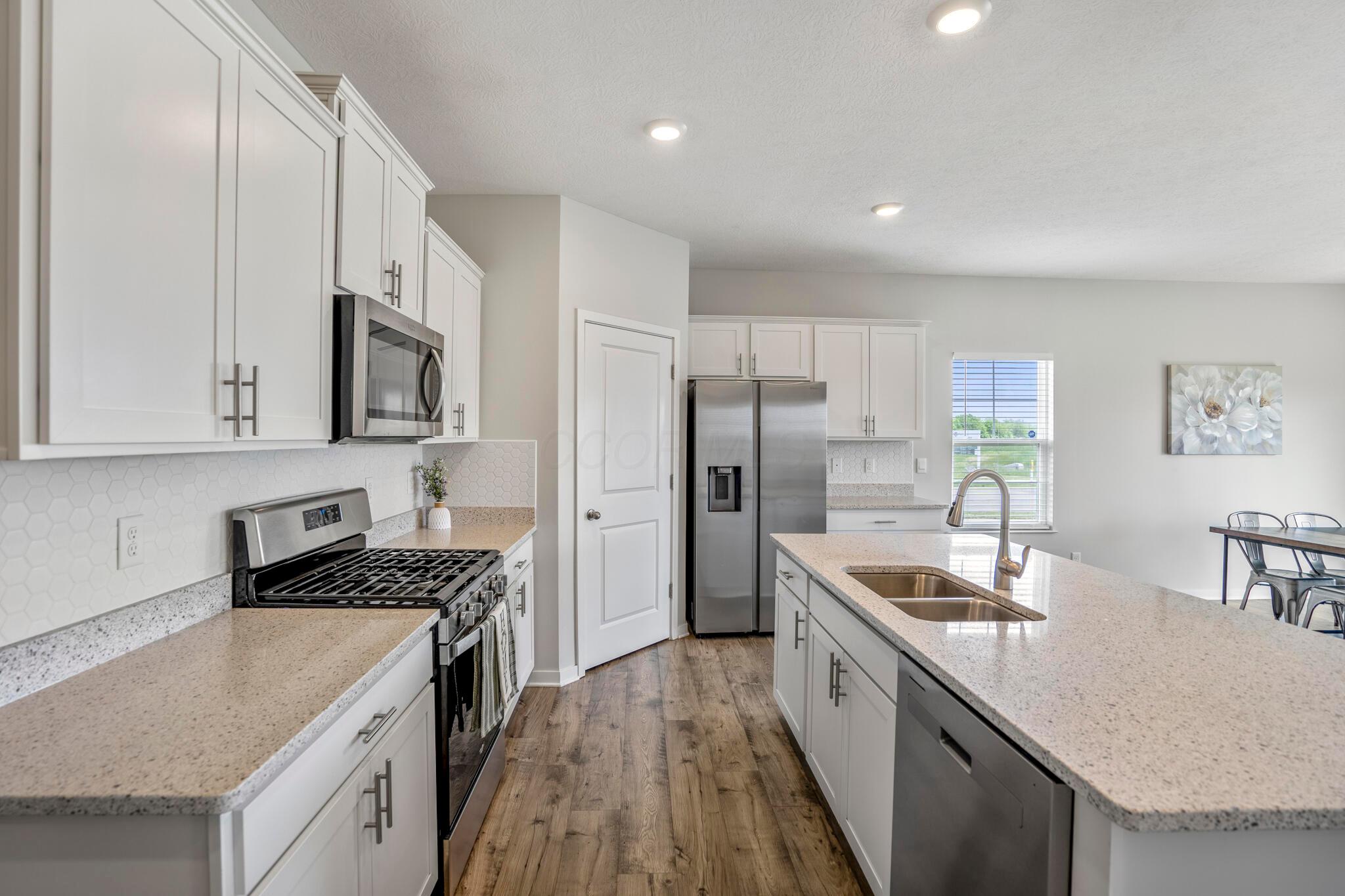 1002 Leslie Drive, Plain City, Ohio image 11