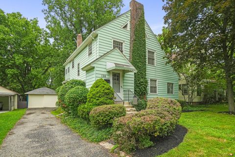Photo of 126 Erie Road, Columbus, OH 43214 (MLS # 226004441)