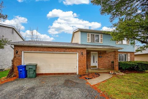 Photo of 3466 WESTPOINT Drive, Columbus, OH 43232 (MLS # 226006306)