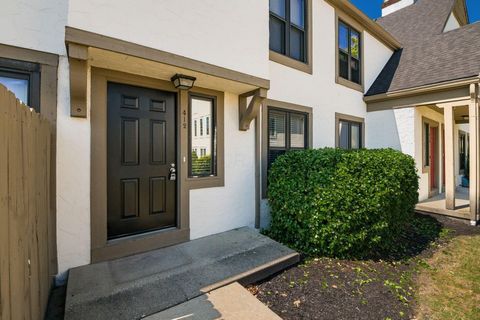 Photo of 412 Edinburgh Road, Dublin, OH 43017 (MLS # 225034227)