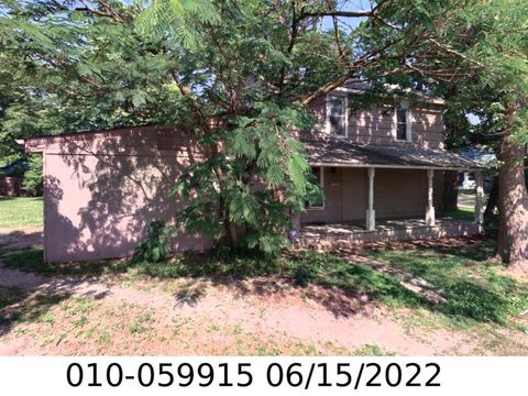 Photo of 1853 E Lakeview Avenue, Columbus, OH 43224 (MLS # 225041643)